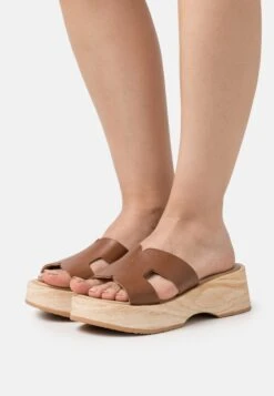 Pier One Leather - Sabots - Cognac