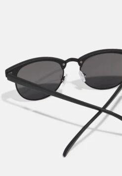 Pier One Unisex - Lunettes De Soleil - Black -Pier One Soldes Magasin f41786acb4f54644b6e1caf49d70a762